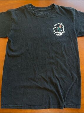 Vans T-Shirt Bundle (2) | Graphic Logo Tees | Size S (Unisex)
.